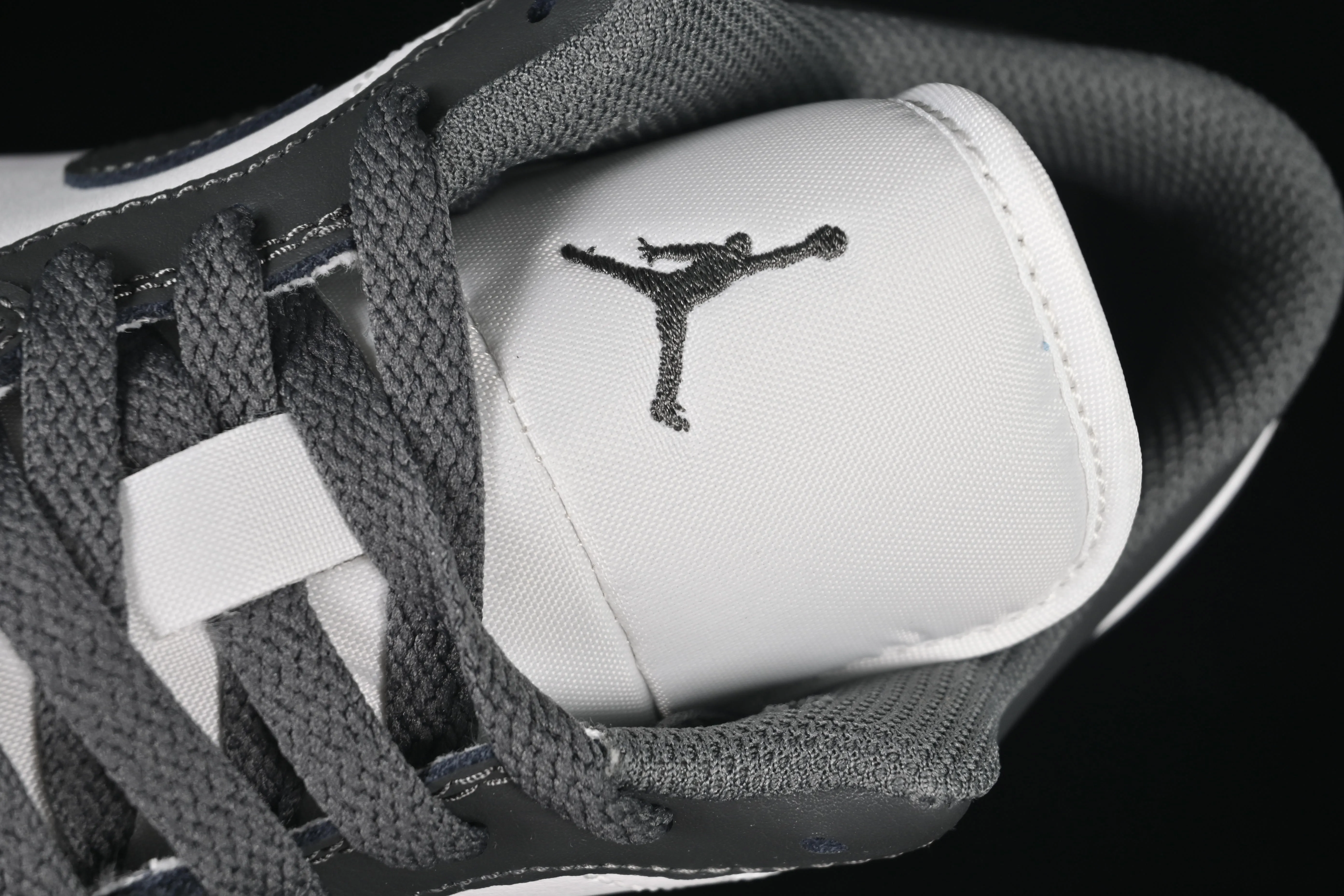 All categories Air Jordan Jordan series basketball shoes Air Jordan 1 Low G version pure original Air Jordan 1 Low AJ1 Joe 1 white and gray color low-top cultural casual sneakers 553558-044